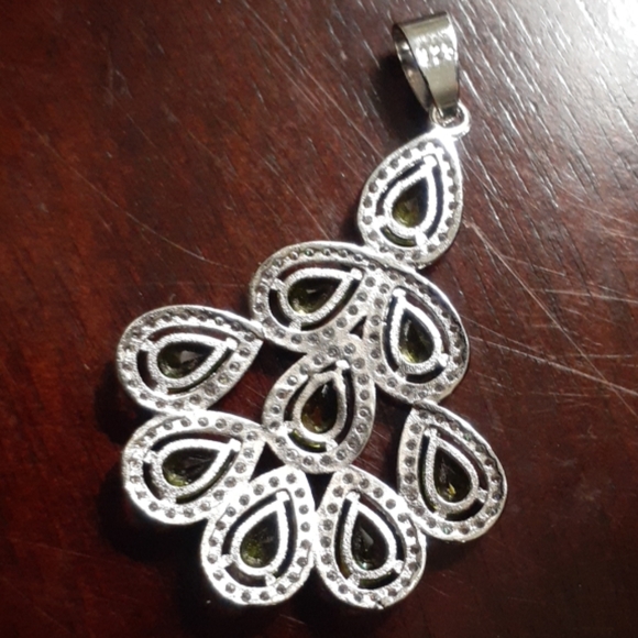 925 S Silver Peridot Pendant - Picture 4 of 4